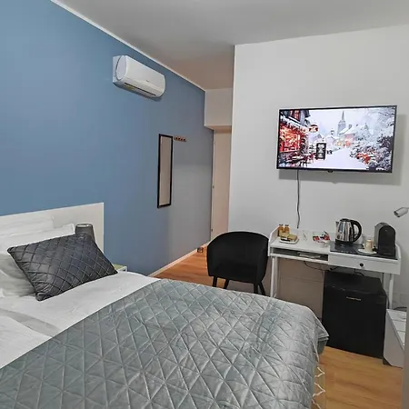 Alloggi Tosca Airport Penzion 3*